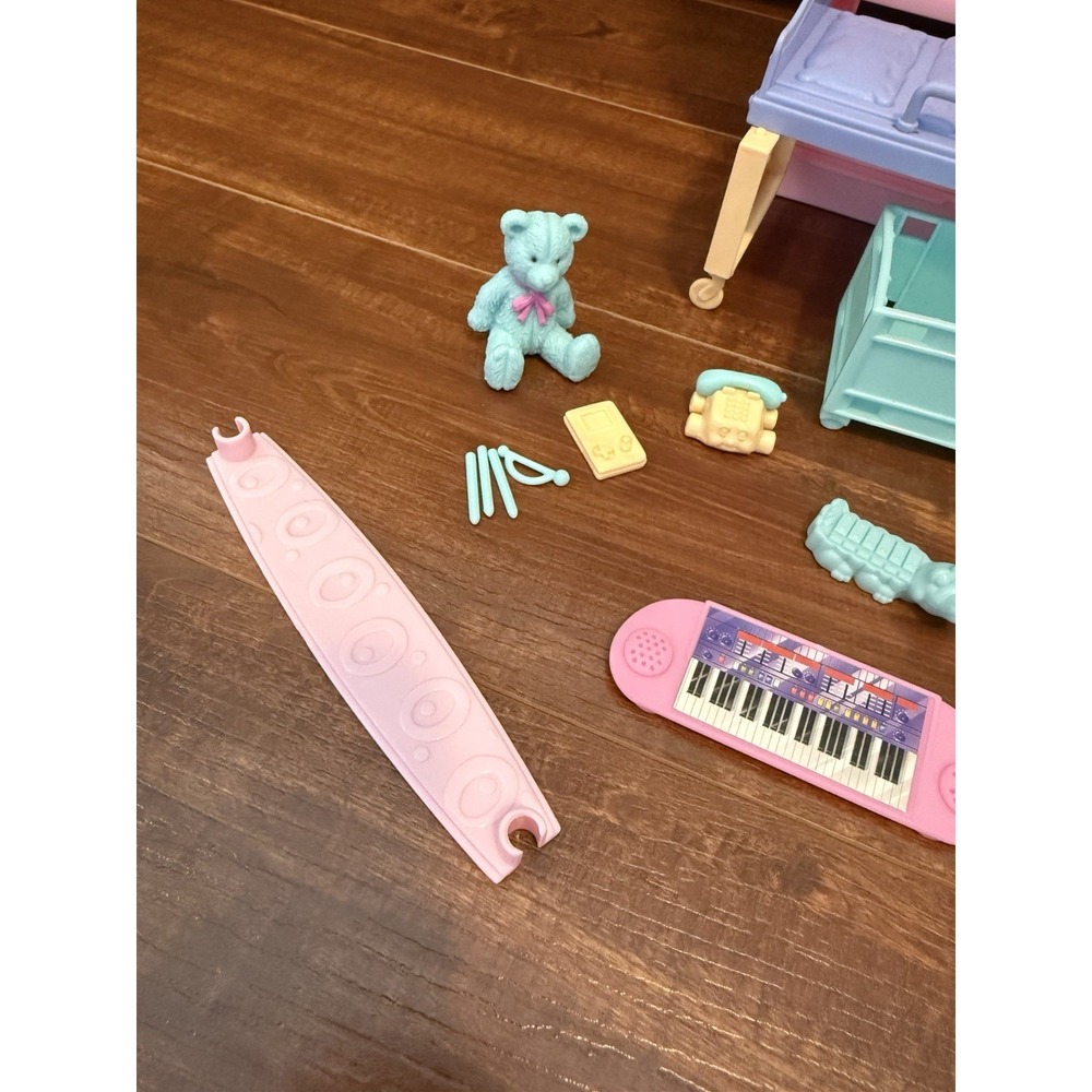 Barbie All Around Home Kelly Bedroom Playset 2001 With Accessories - Picture 2 of 9